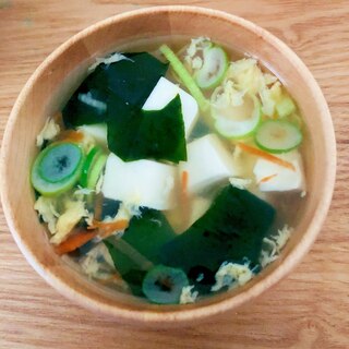卵と豆腐とわかめのスープ